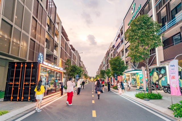 ​Sài Gòn những ngày giáp Tết: Tìm thấy “lối tắt” thoát kẹt xe ngay tâm điểm khu Đông