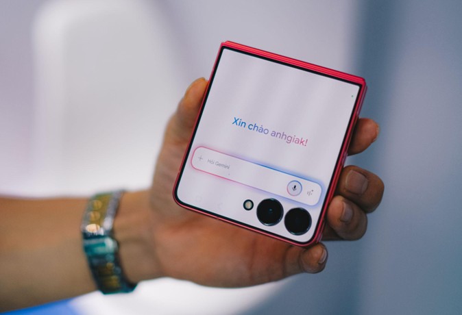 Ra mắt Galaxy Z Fold7 & Z Flip7, Samsung lật đổ định kiến về điện thoại gập